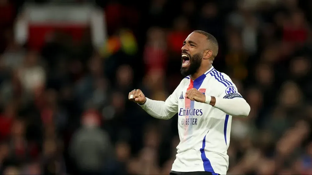 Lacazette comemorando gol pelo Lyon. Foto: Carl Recine/Getty Images