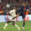 Barcola em campo no jogo PSG x Bayern de Munique