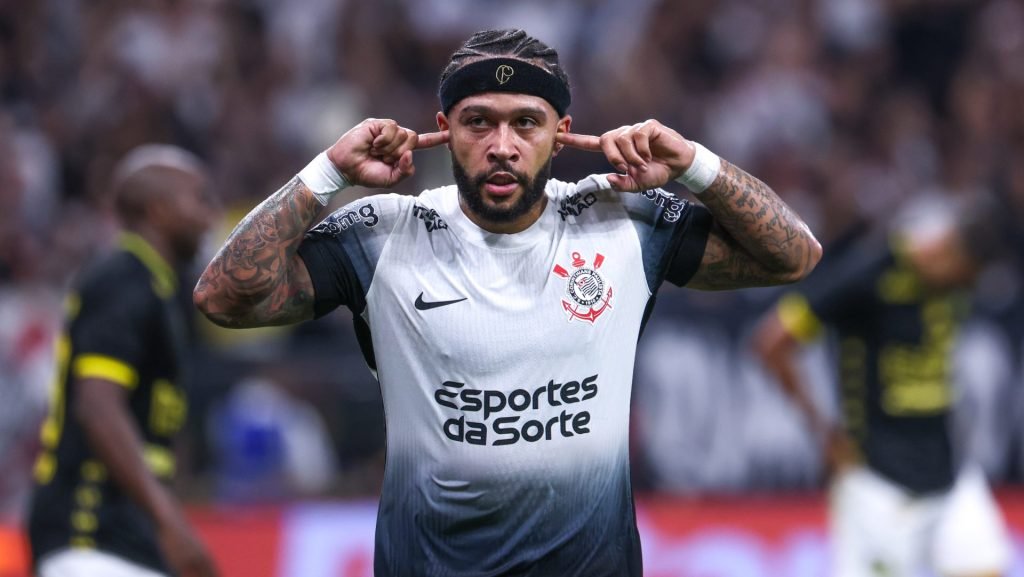 Memphis Depay em ação pelo Corinthians.