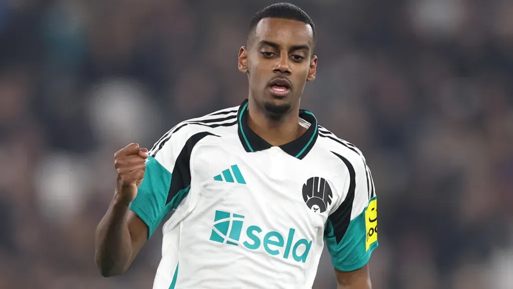 Alexander Isak em jogo do Newcastle. (Photo by Julian Finney/Getty Images)