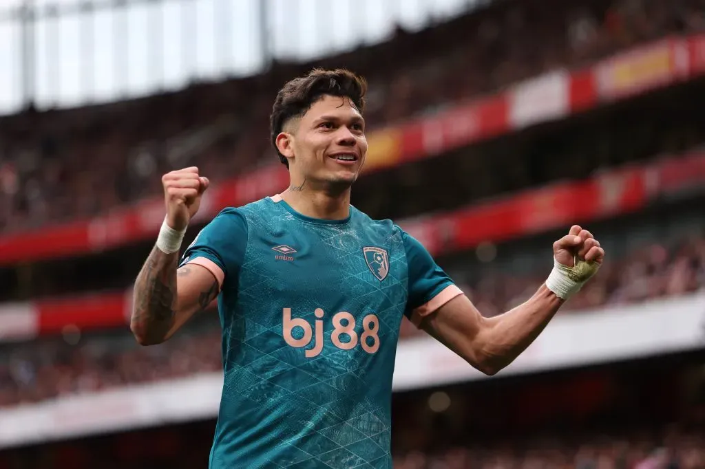 Evanilson em campo com o Bournemouth (Photo by Ryan Pierse/Getty Images)