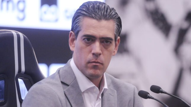 A postura firme de Paulo Bracks. Foto: Alexandre Guzanshe/EM/D.A Press