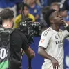 Entre gestos polêmicos para a torcida e críticas veladas de colegas, Vinicius divide opiniões sobre sua maturidade e papel no time.