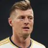 A ausência de Toni Kroos obrigou o Real Madrid a reinventar sua base tática.