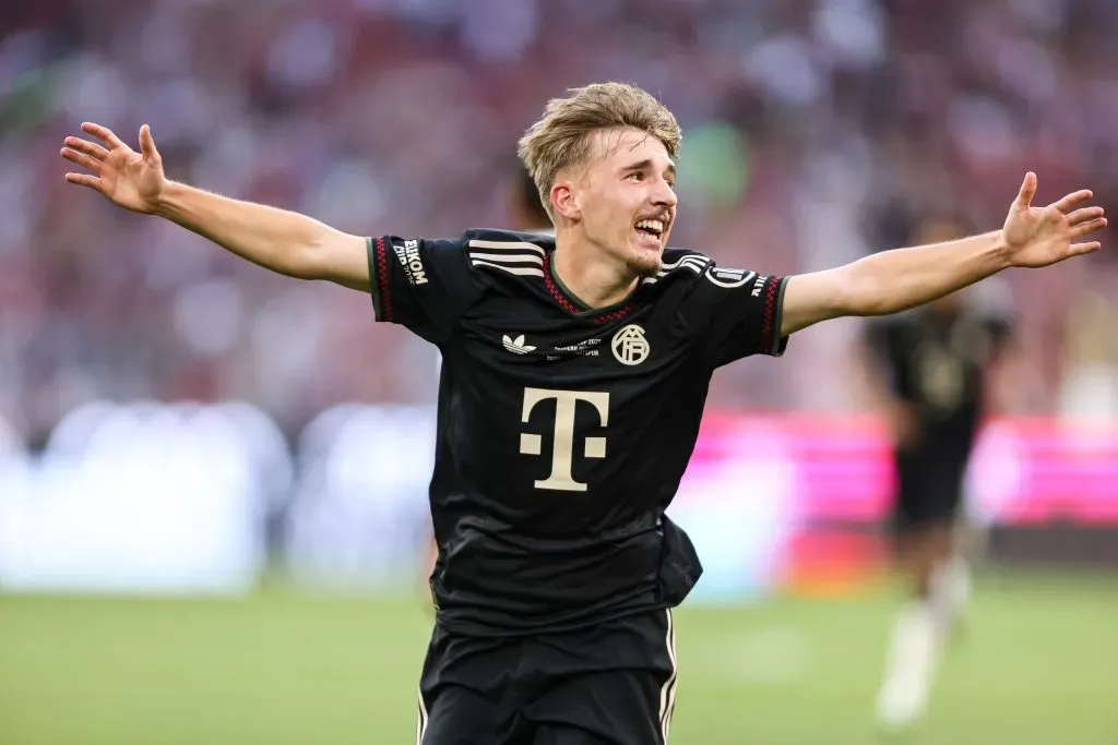 Lennart Karl em ação pelo Bayern de Munique. (Photo by Jasmin Walter/Getty Images)