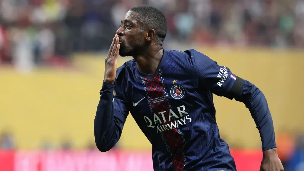 Ousmane Dembélé comemora gol com a camisa do PSG (Foto: Kevin C. Cox/Getty Images)