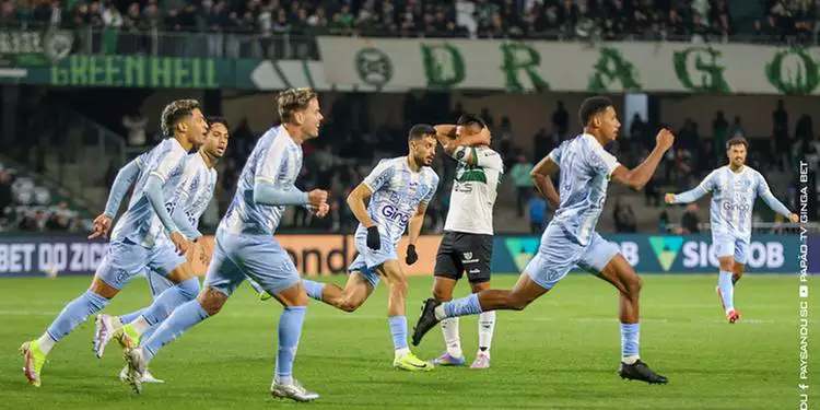 Paysandu em ação contra o Coritiba