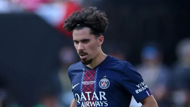 Vitinha durante partida entre PSG e Real Madrid