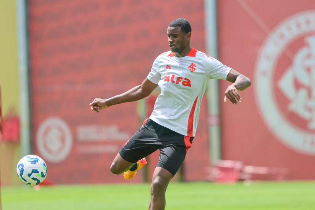 Convocação da Colômbia desfalca o Inter: Ramon Díaz perde dupla titular em jogo decisivo do Brasileirão