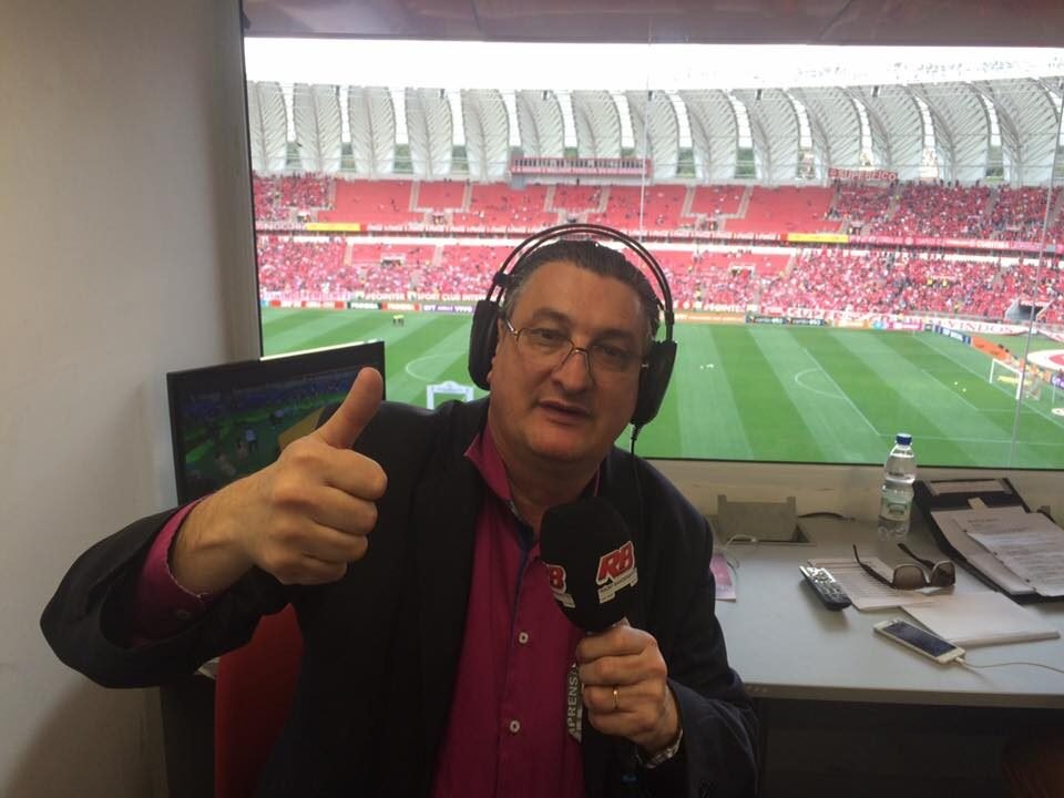 Antônio Dutra Júnior discute com jornalista ao vivo: "Desejo de torcedor colorado".