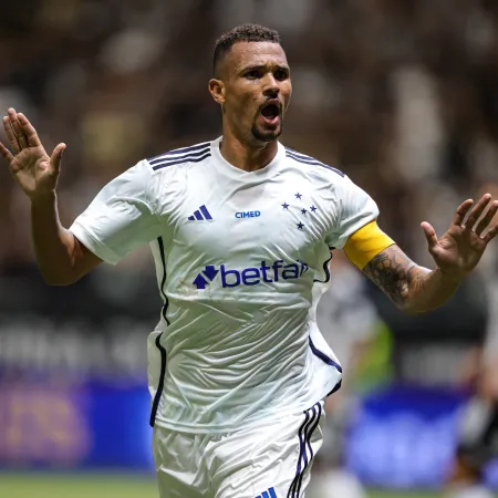 Zé Ivaldo comemora seu gol