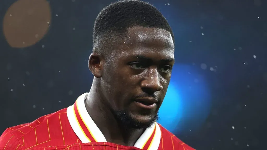 Konaté, alvo do Real Madrid, em ação com o Liverpool.
