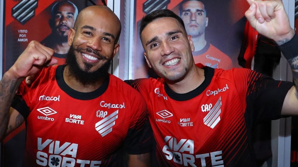 Patrick Benavidez celebra vitória do Athletico-PR
