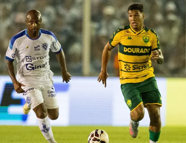 Alejandro Martínez abriu o placar com um golaço para o Cuiabá