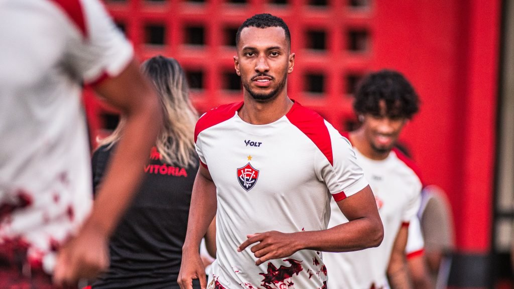 Lucas Braga, Vitória