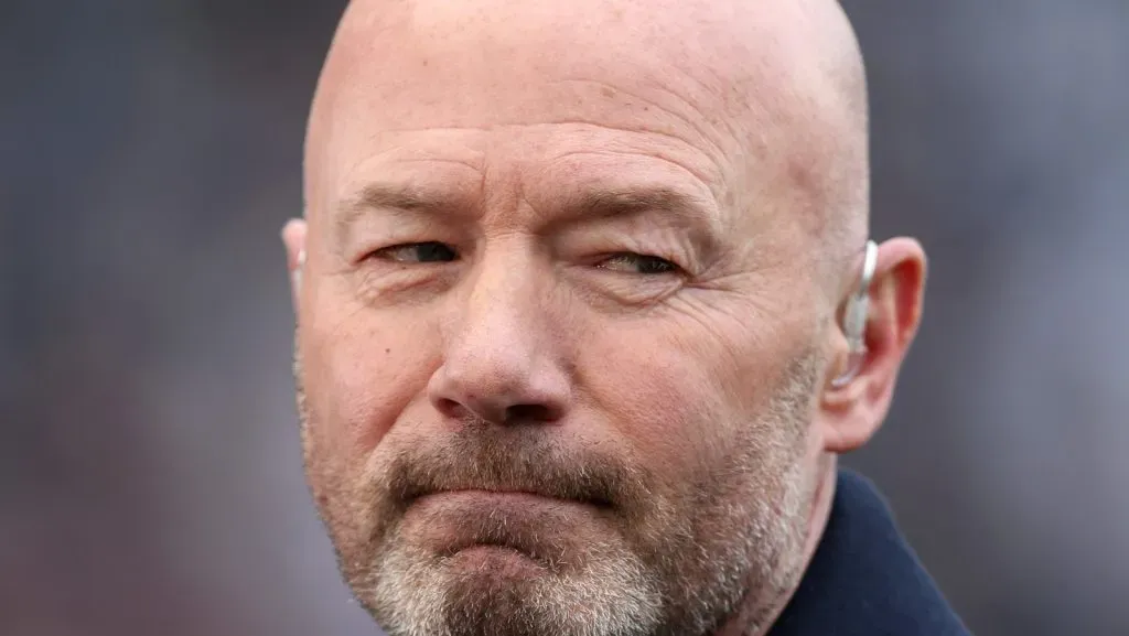 Alan Shearer observa as dificuldades de adaptação de Gyökeres na Premier League. (Photo by George Wood/Getty Images)