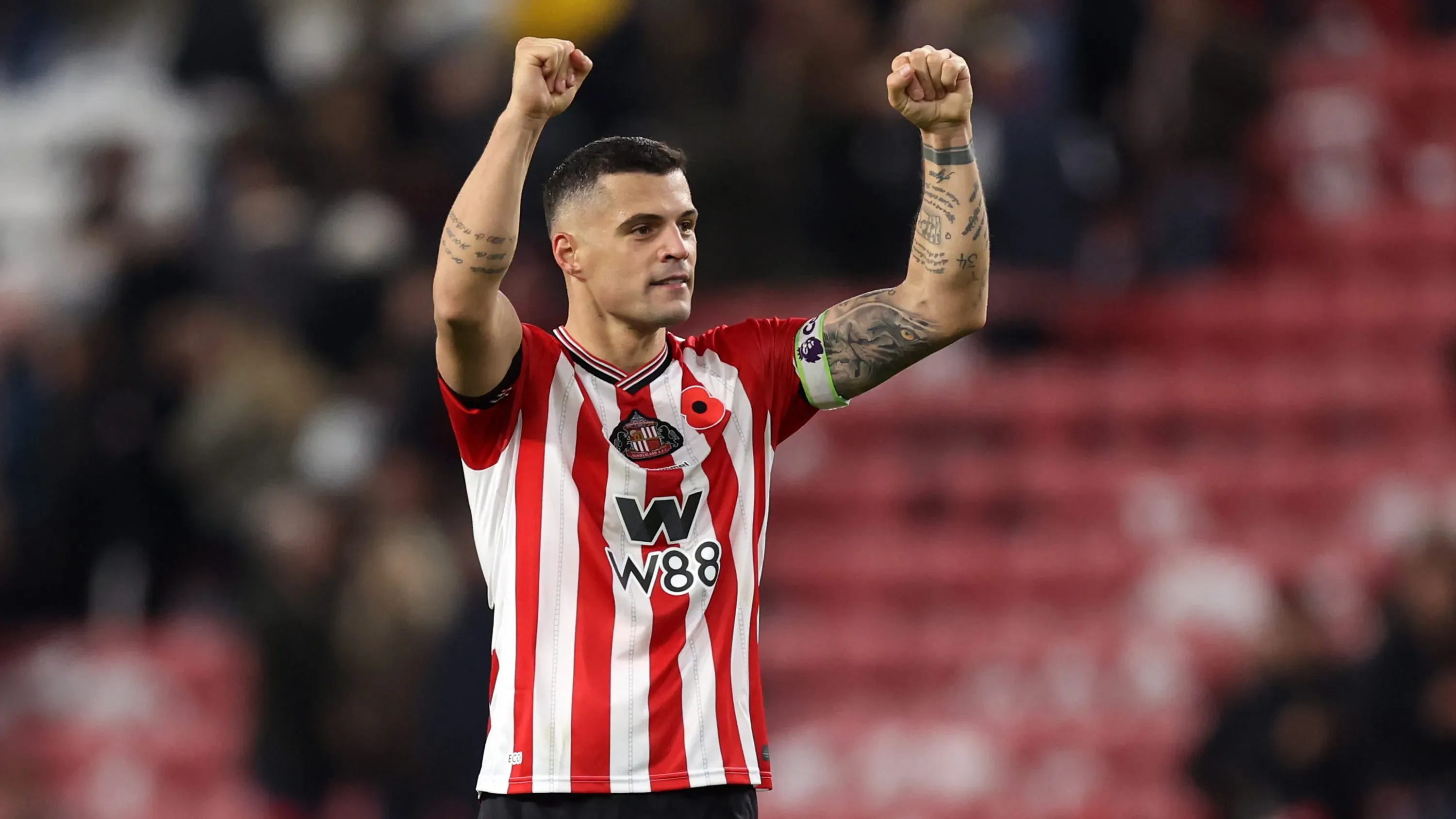 Granit Xhaka, alvo da Juventus, em jogo do Sunderland