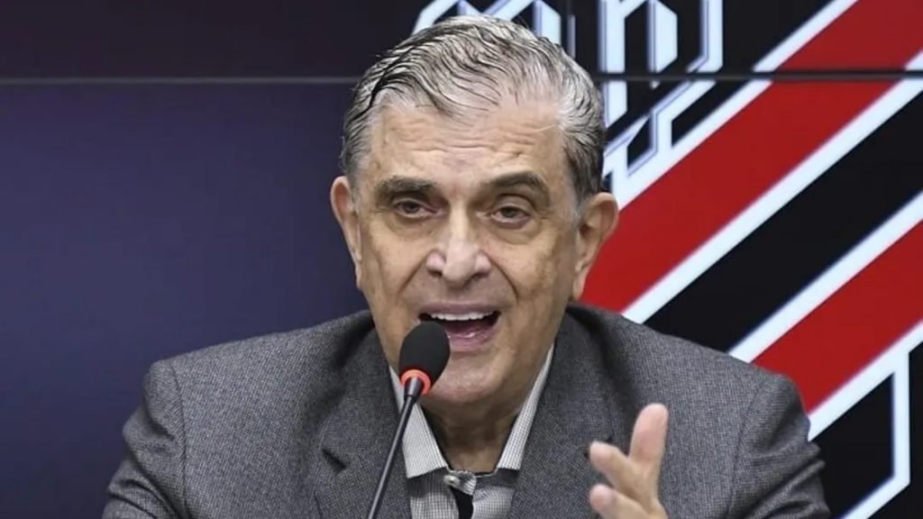 Petraglia, presidente do Athletico-PR procura técnico - (Foto: Divulgação/Athletico-PR)