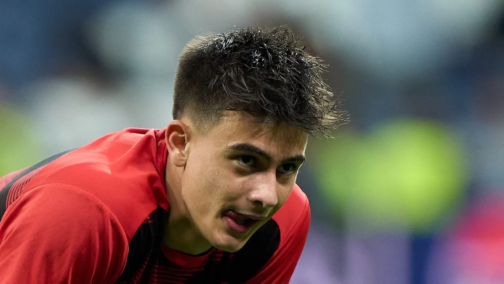 Lorenzo Torriani, do AC Milan, aquece antes da partida da Fase de Liga (MD4) da UEFA Champions League 2024/25 entre Real Madrid C.F. e AC Milan, no Estádio Santiago Bernabéu, em 5 de novembro de 2024, em Madri, Espanha. (Foto: Angel Martinez/Getty Images)