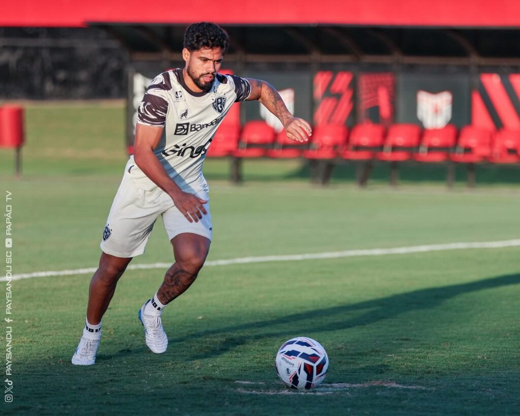 Bryan Borges em ação pelo Paysandu na Série B