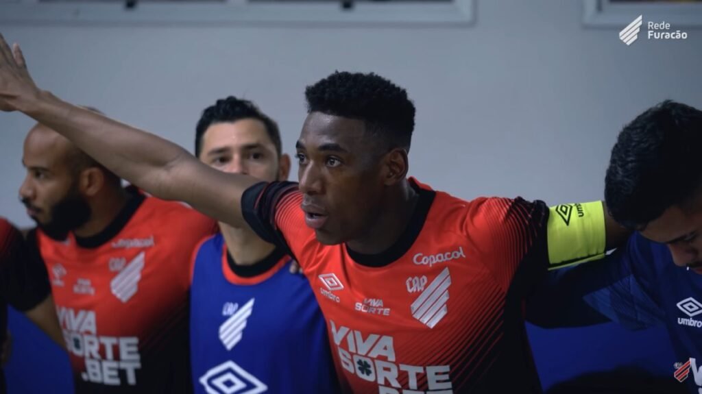 Athletico-PR derruba técnico do Amazonas