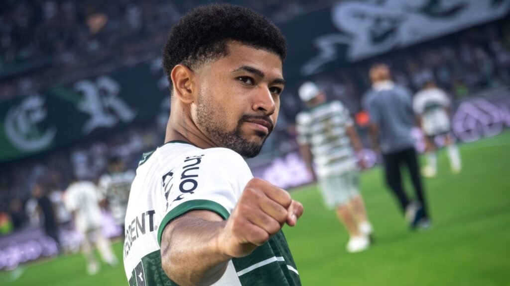 Coritiba empata com Athletic-MG e garante acesso