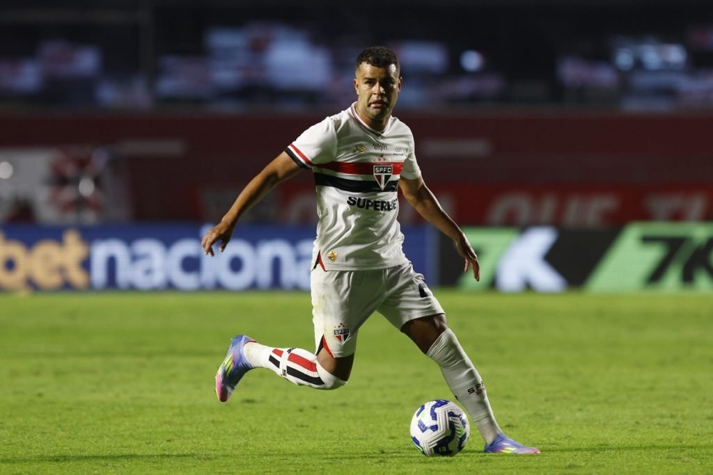 Alisson vai ser desfalque do São Paulo. (Foto: Rubens Chiri e Paulo Pinto/SPFC)