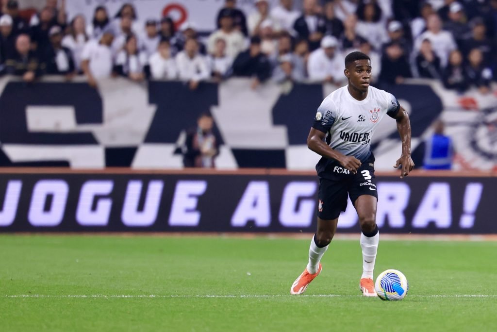 PC de Oliveira cobrou a expulsão de Félix Torres no lance do pênalti - Foto: Marcello Zambrana/AGIF