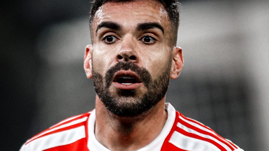 O meia do Inter quebra o silencio e desabafa em frente aos microfones: "Poderíamos ter matado o jogo"