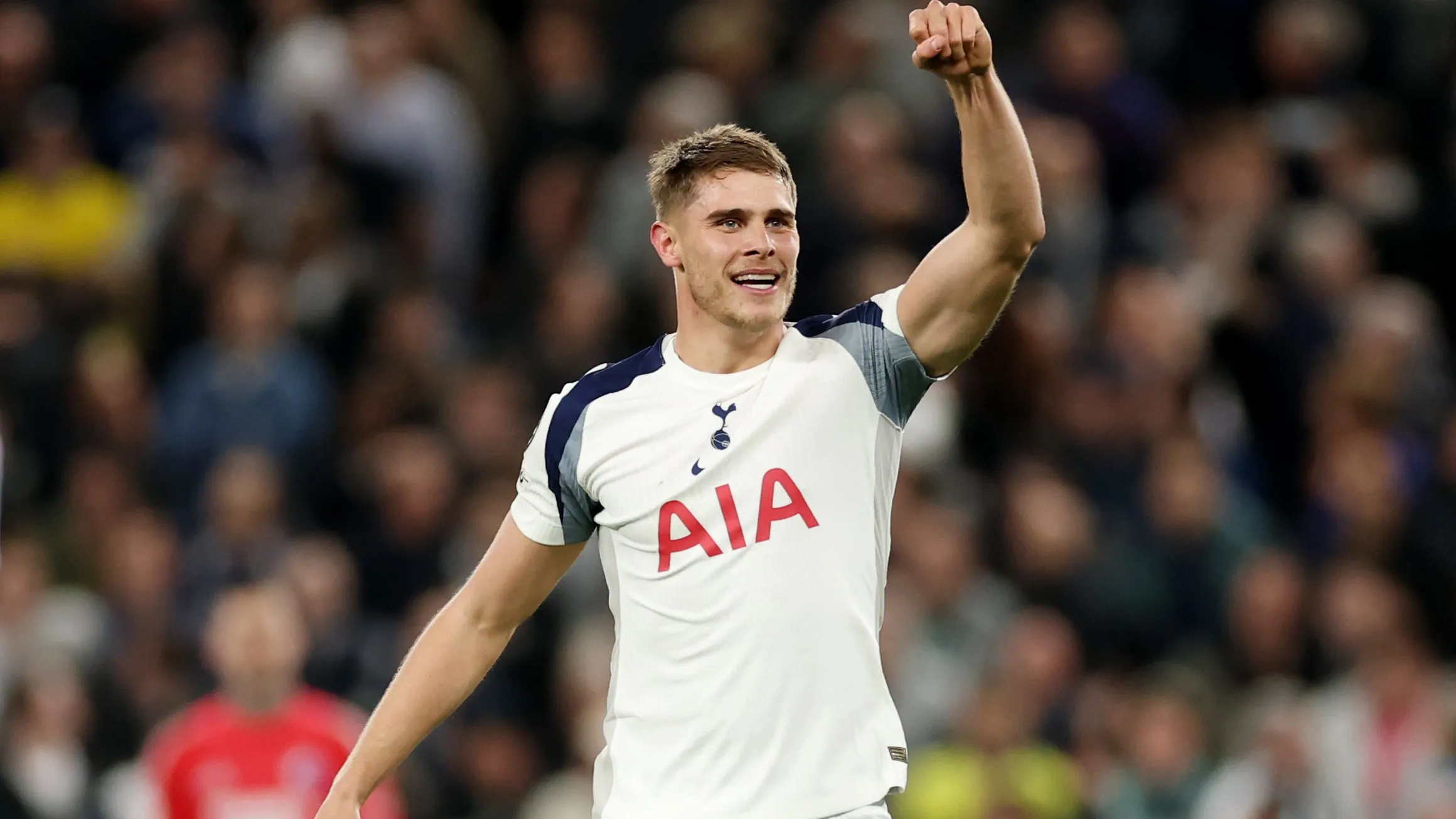 Micky Van de Ven em jogo do Tottenham. Jogador é alvo do Liverpool. Foto: Warren Little/Getty Images