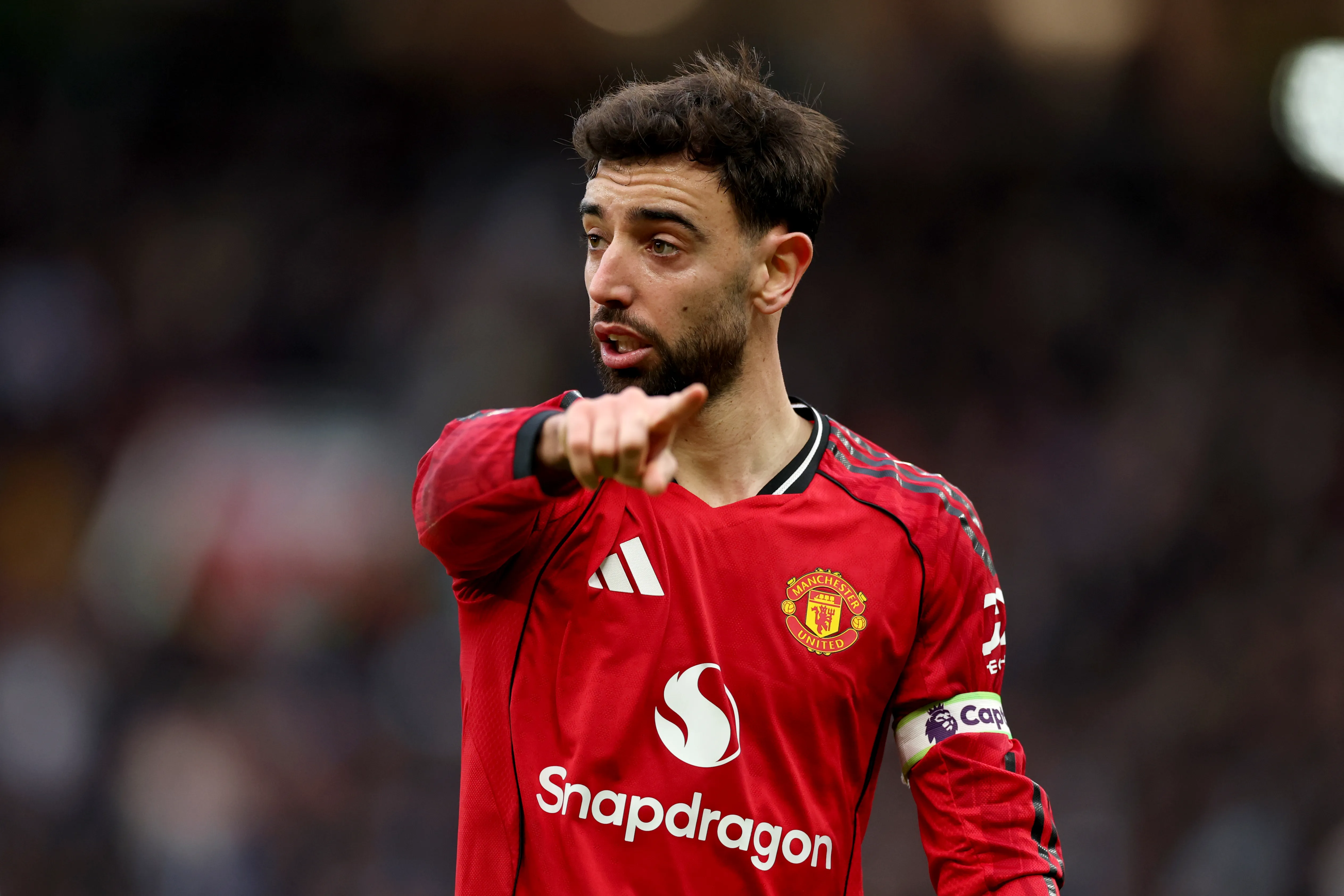 Bruno Fernandes em campo pelo Manchester United. Clube terá que oferecer uma grande quantia se quiser renovar com o meia.