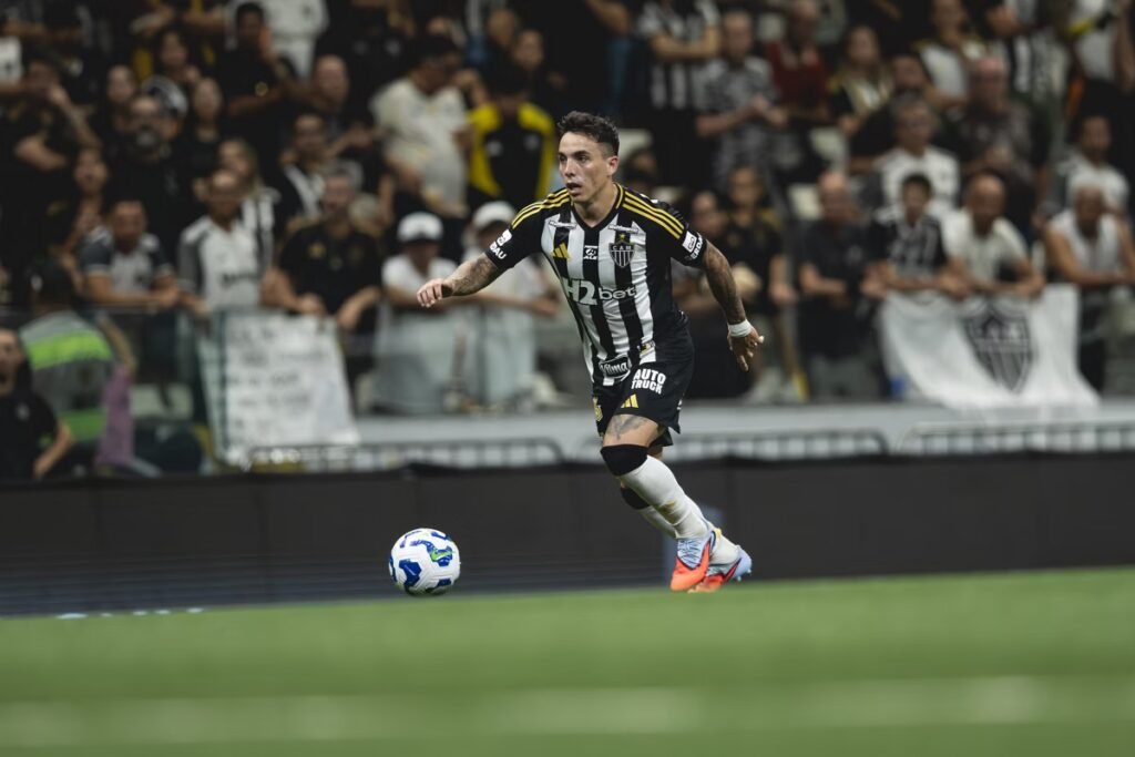 Saravia em ação pelo Atlético-MG