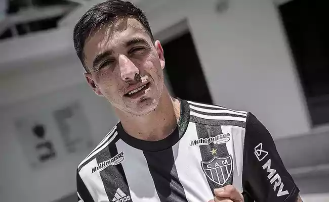 Saravia com a camisa do Atlético