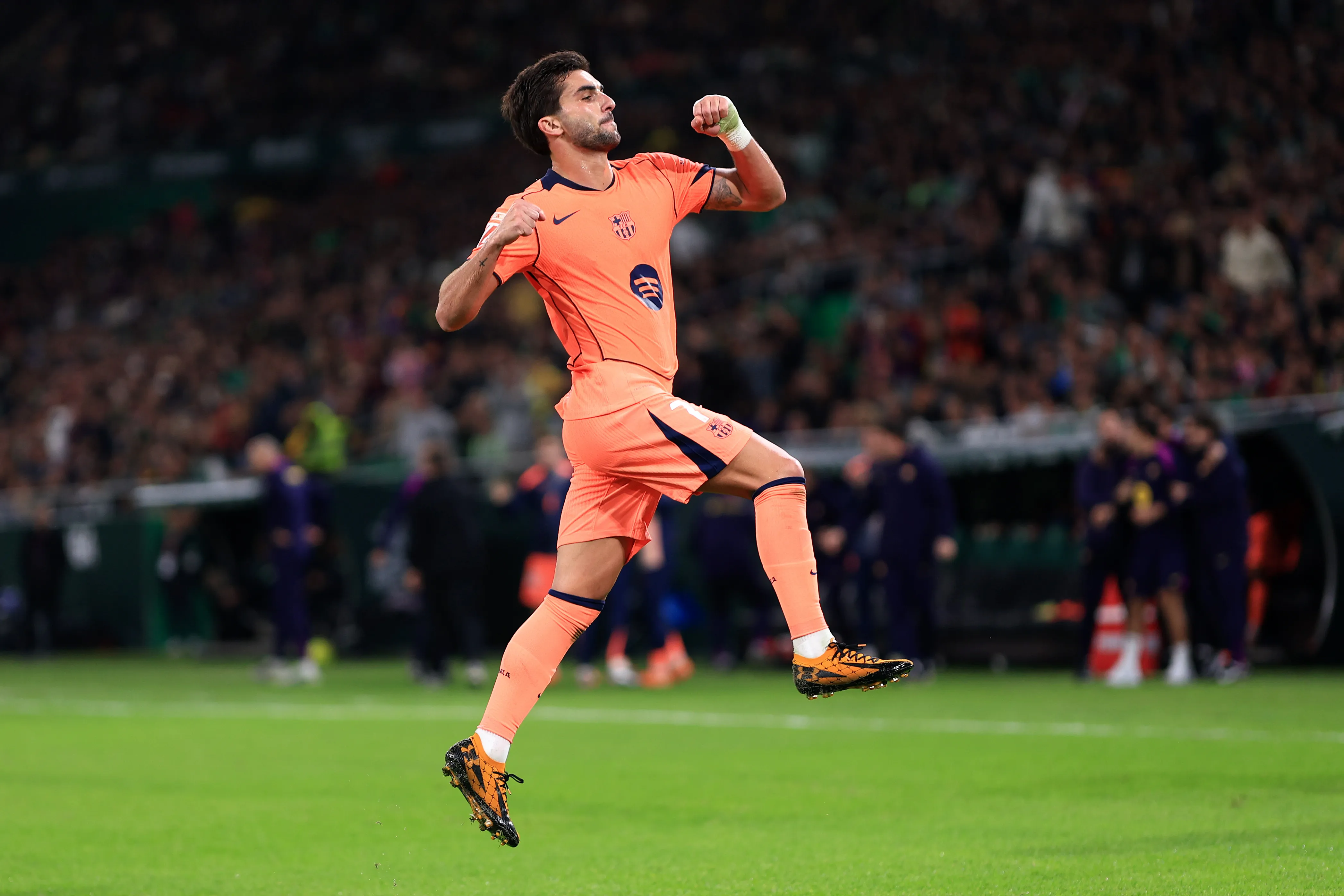 Ferran Torres comemora gol pelo Barcelona. Foto: Fran Santiago/Getty Images