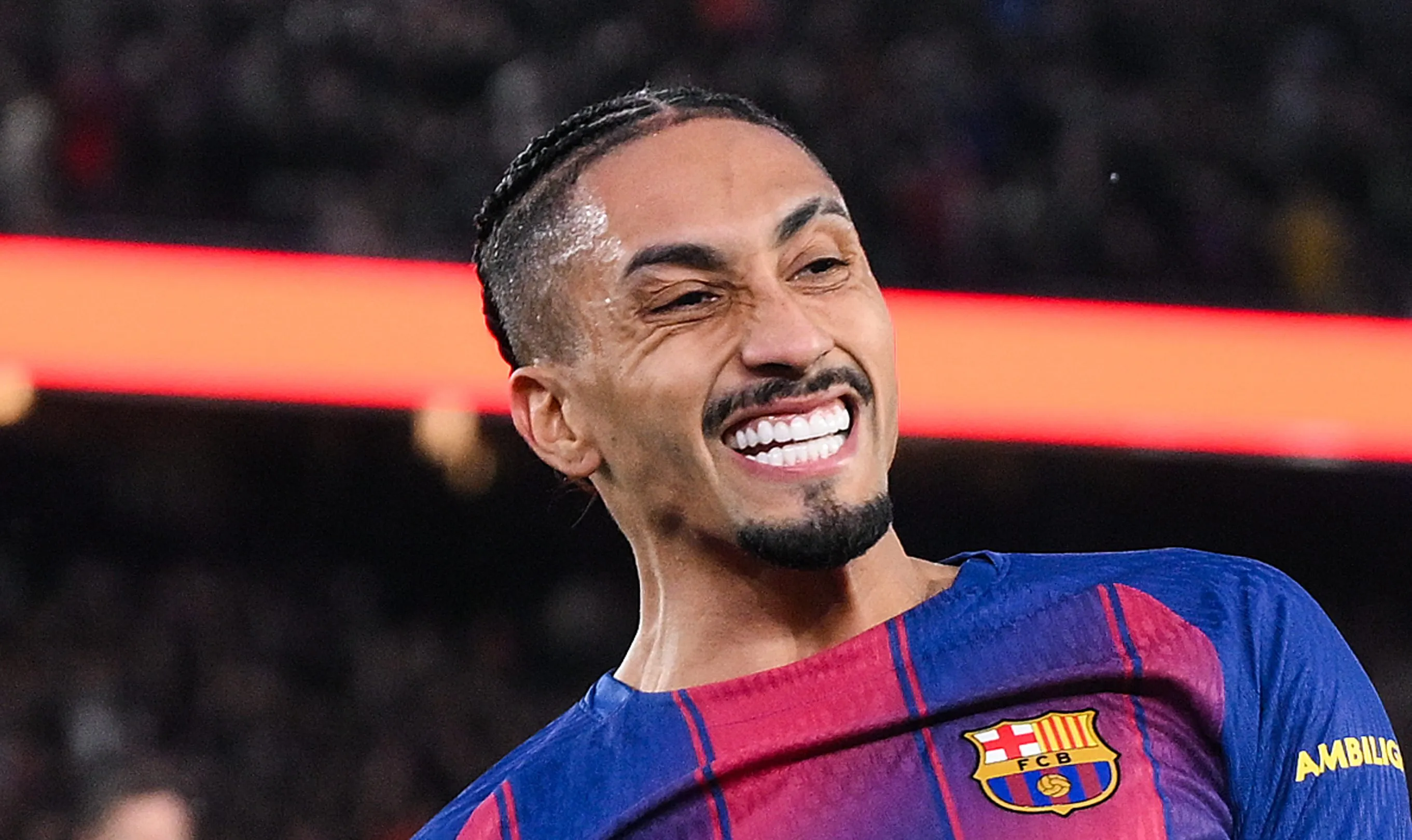 Raphinha comemorando pelo Barcelona