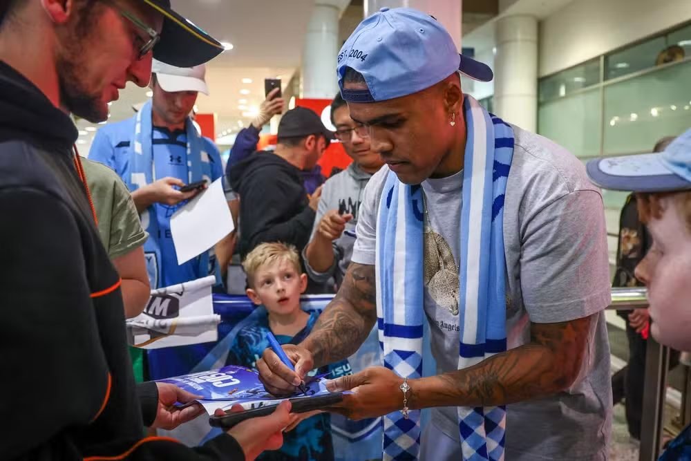 Mercado esquenta e ex-Grêmio entra no radar saudita com proposta de longo prazo