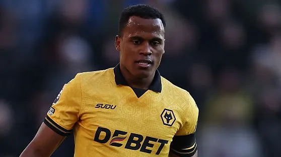 Jhon Arias, em campo, com a bola