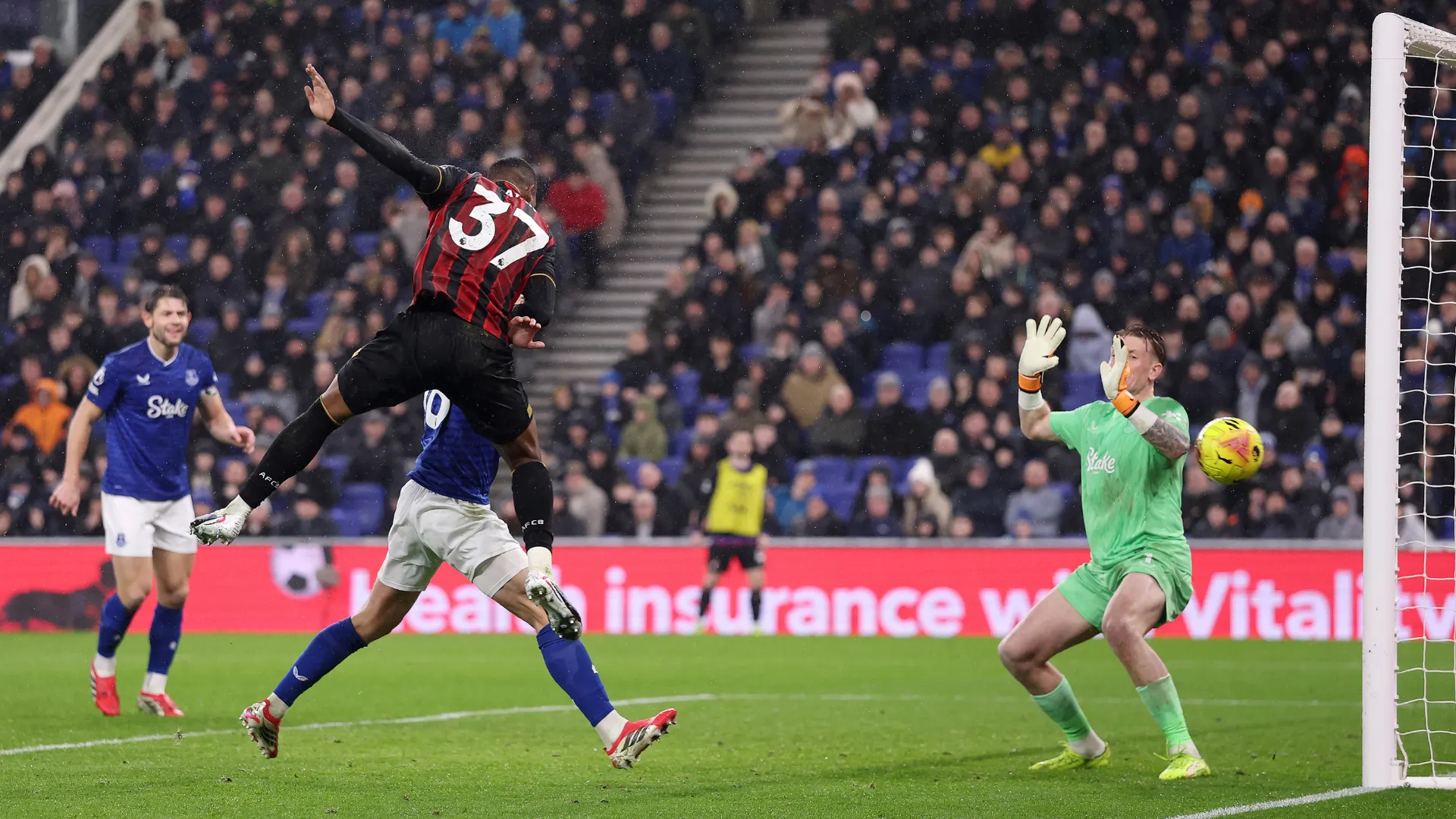 Rayan marca gol em Everton x Bournemouth