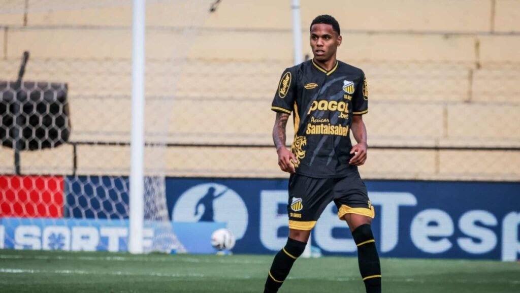 Dantas em ação pelo Novorizontino