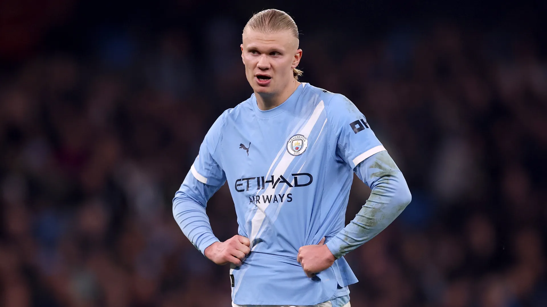 Erling Haaland durante jogo do Manchester City