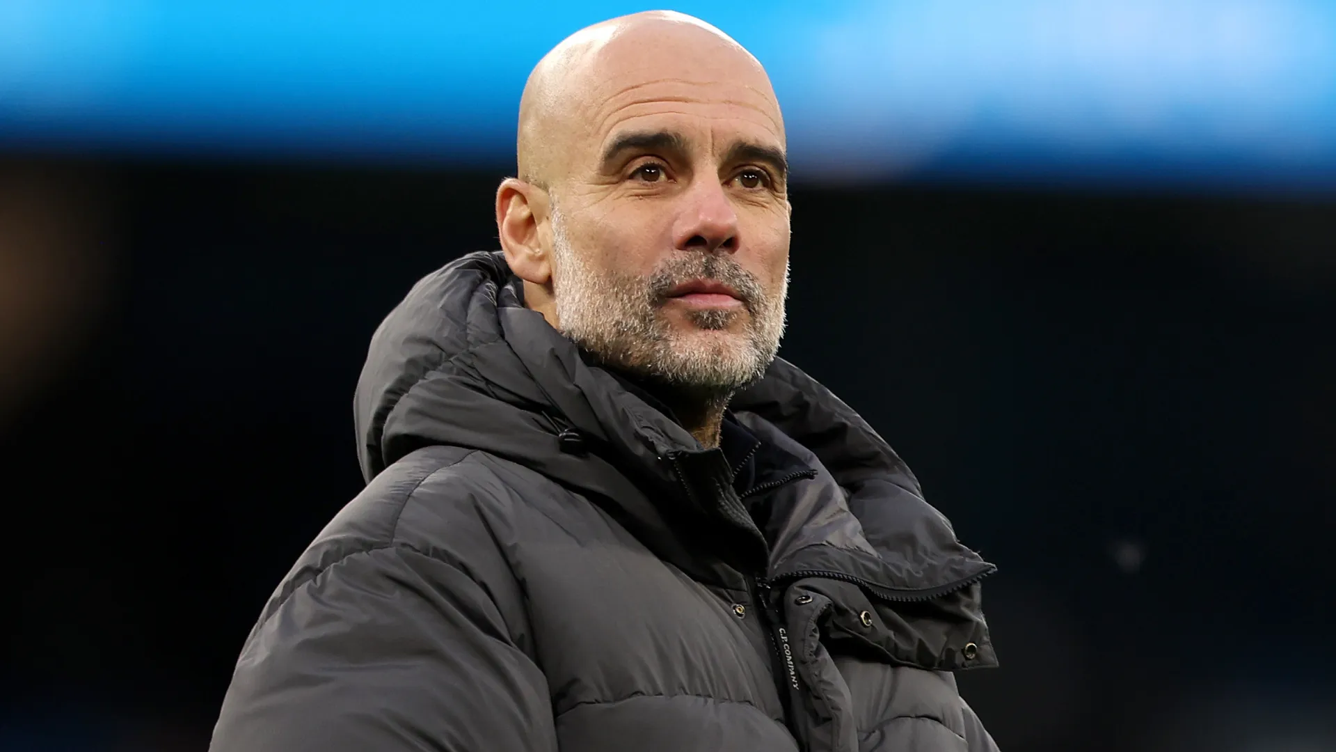 Guardiola aplaude os torcedores após uma partida do Manchester City. Foto: Annabel Lee-Ellis/Getty Images
