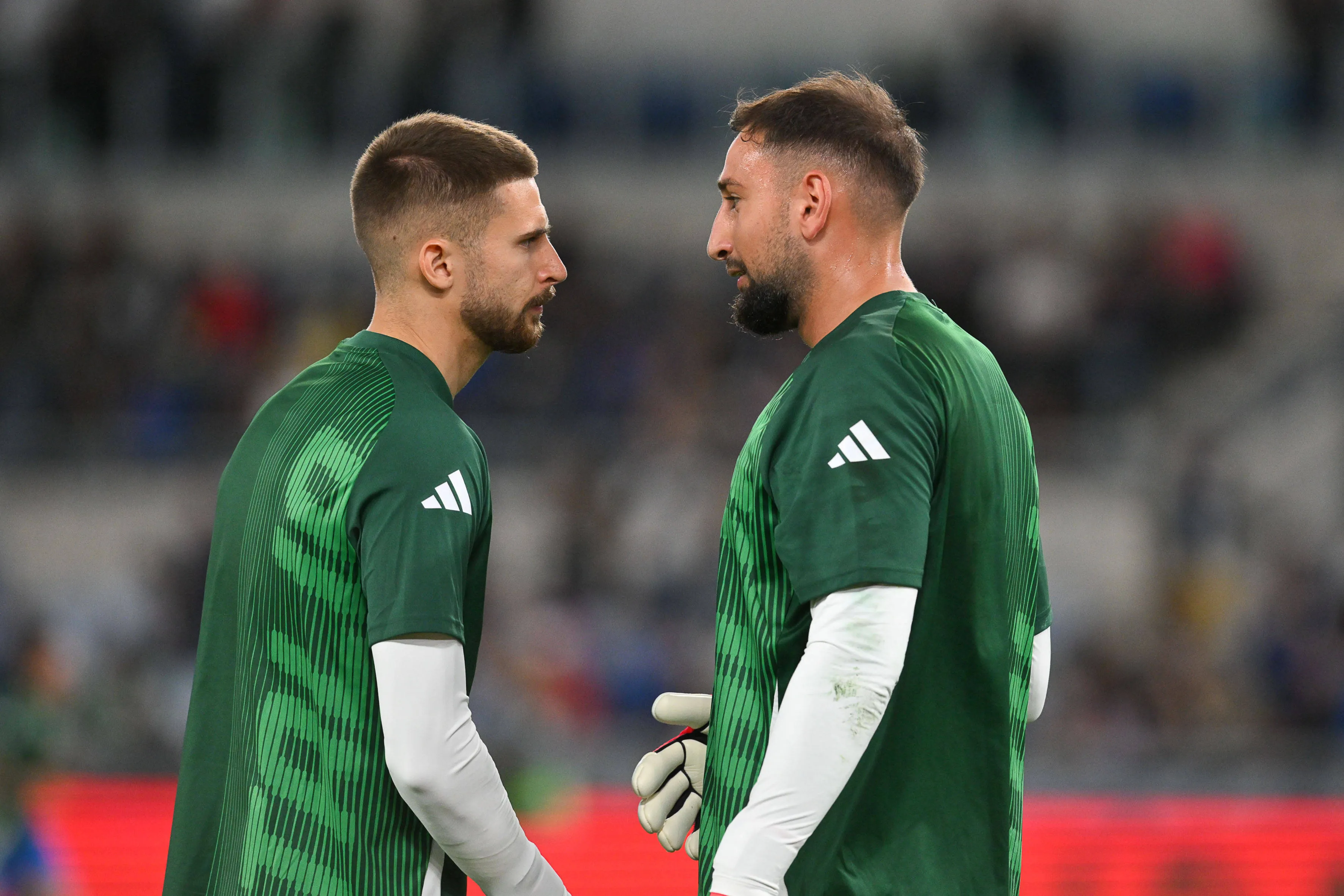 Vicario e Donnarumma em jogo da Itália – Foto: IMAGO / Italy Photo Press