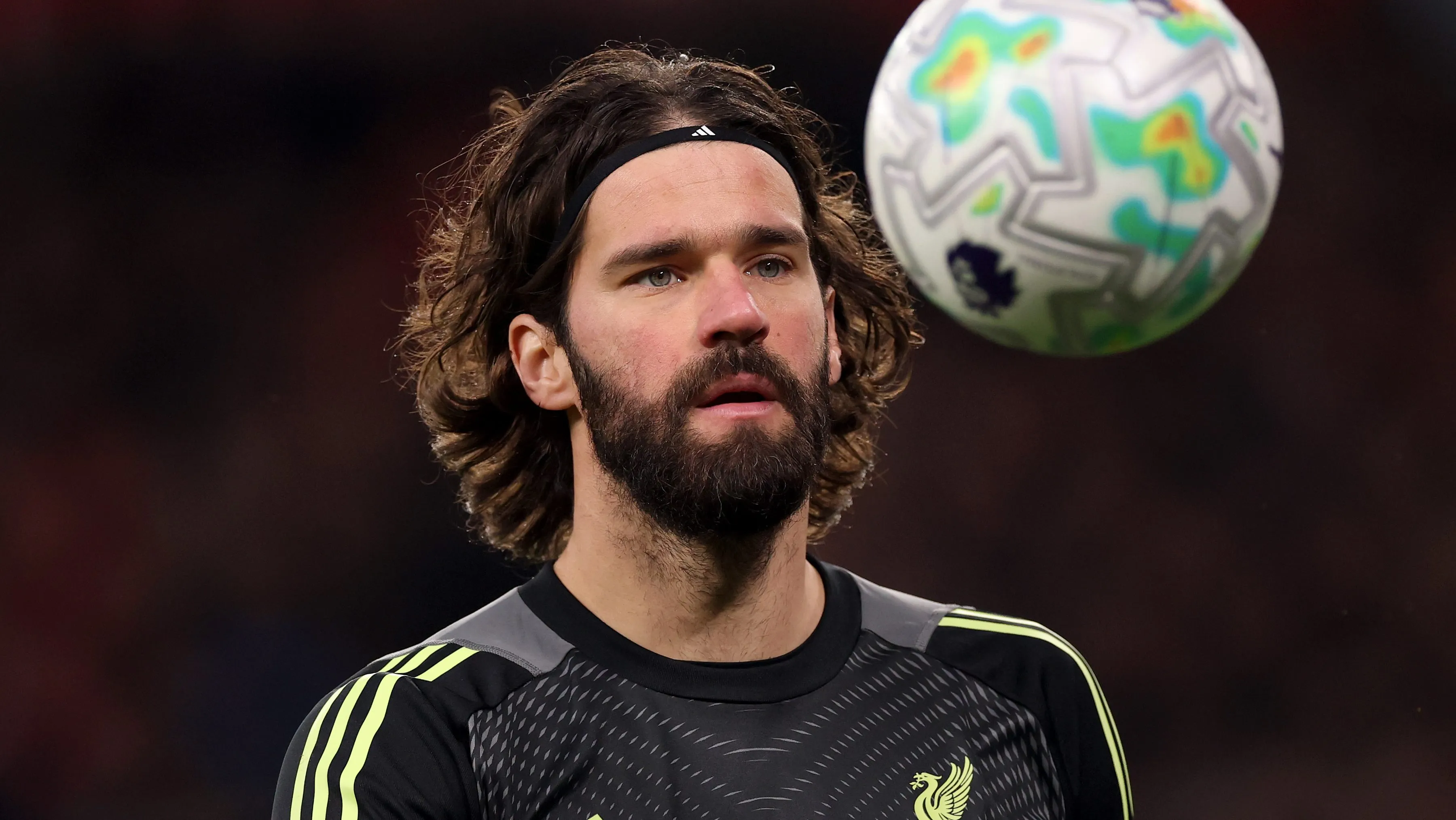 Alisson em ação pelo Liverpool. (Photo by Justin Setterfield/Getty Images)