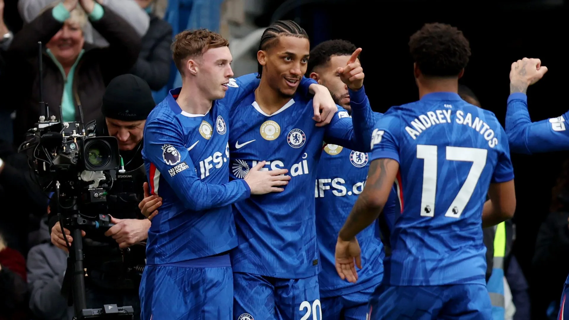 João Pedro comemorando gol pelo Chelsea. (Foto: Jasper Wax/Getty Images)