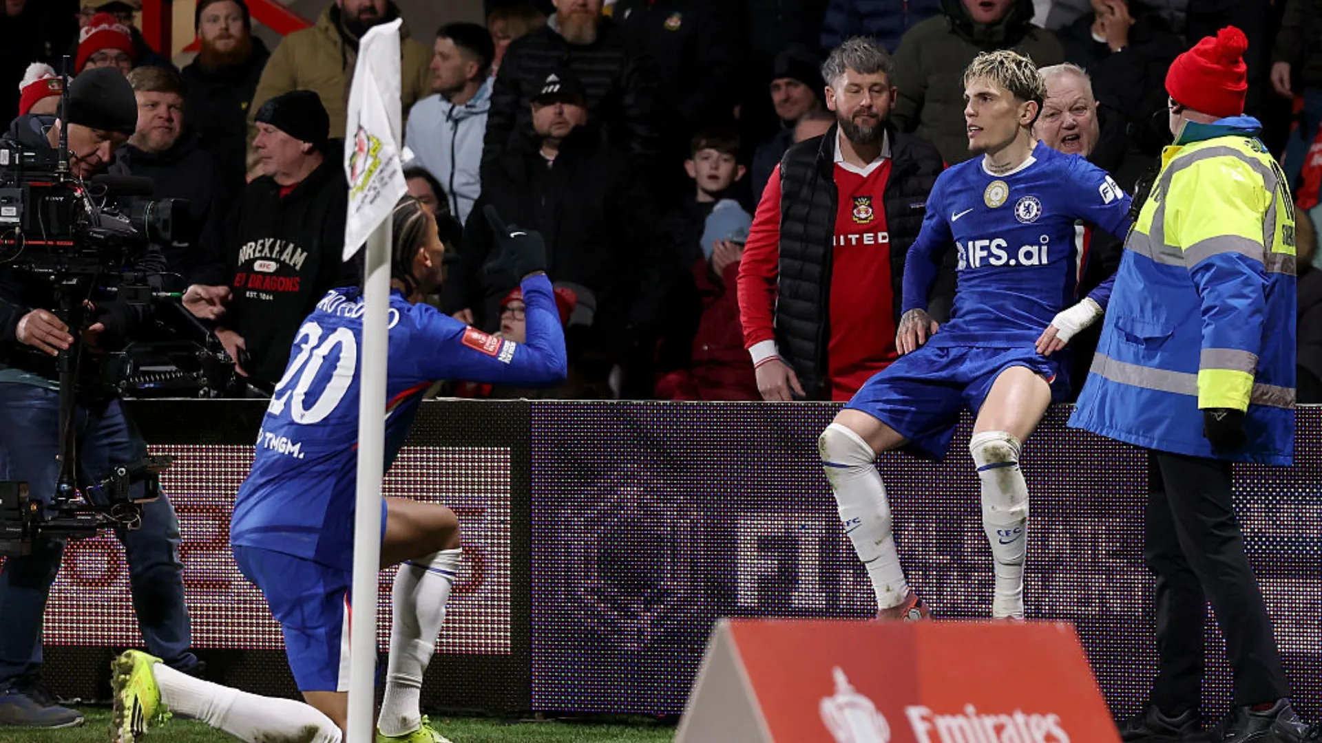 Garnacho durante jogo dos Blues. Carl Recine/Getty Images.