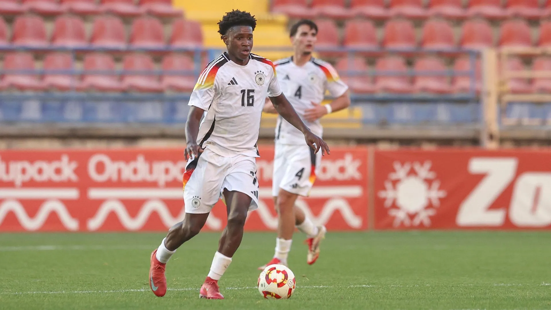 Revelado pelo Leverkusen, Mensah já representou as seleções de base da Alemanha