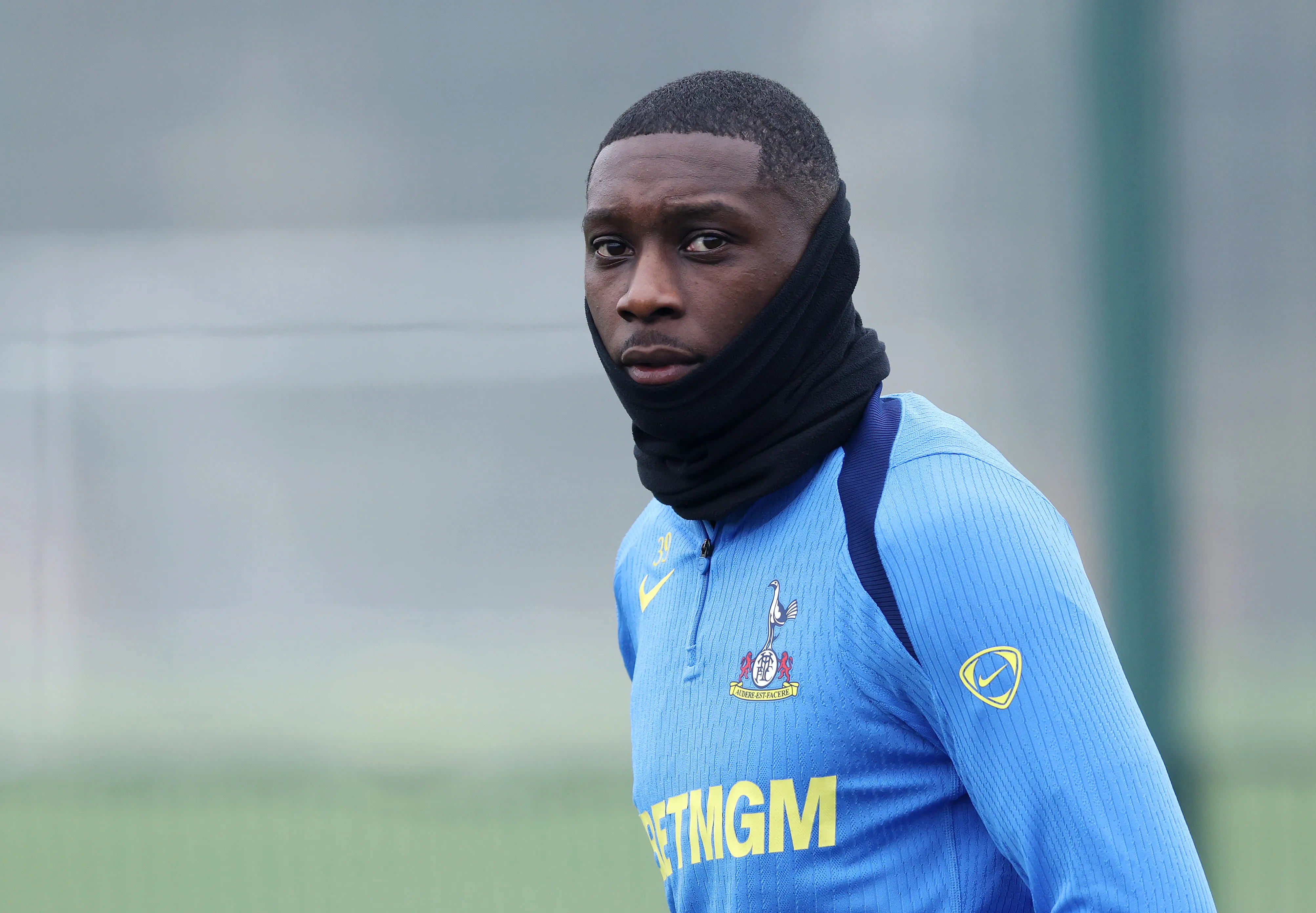 Kolo Muani durante treino do Tottenham.