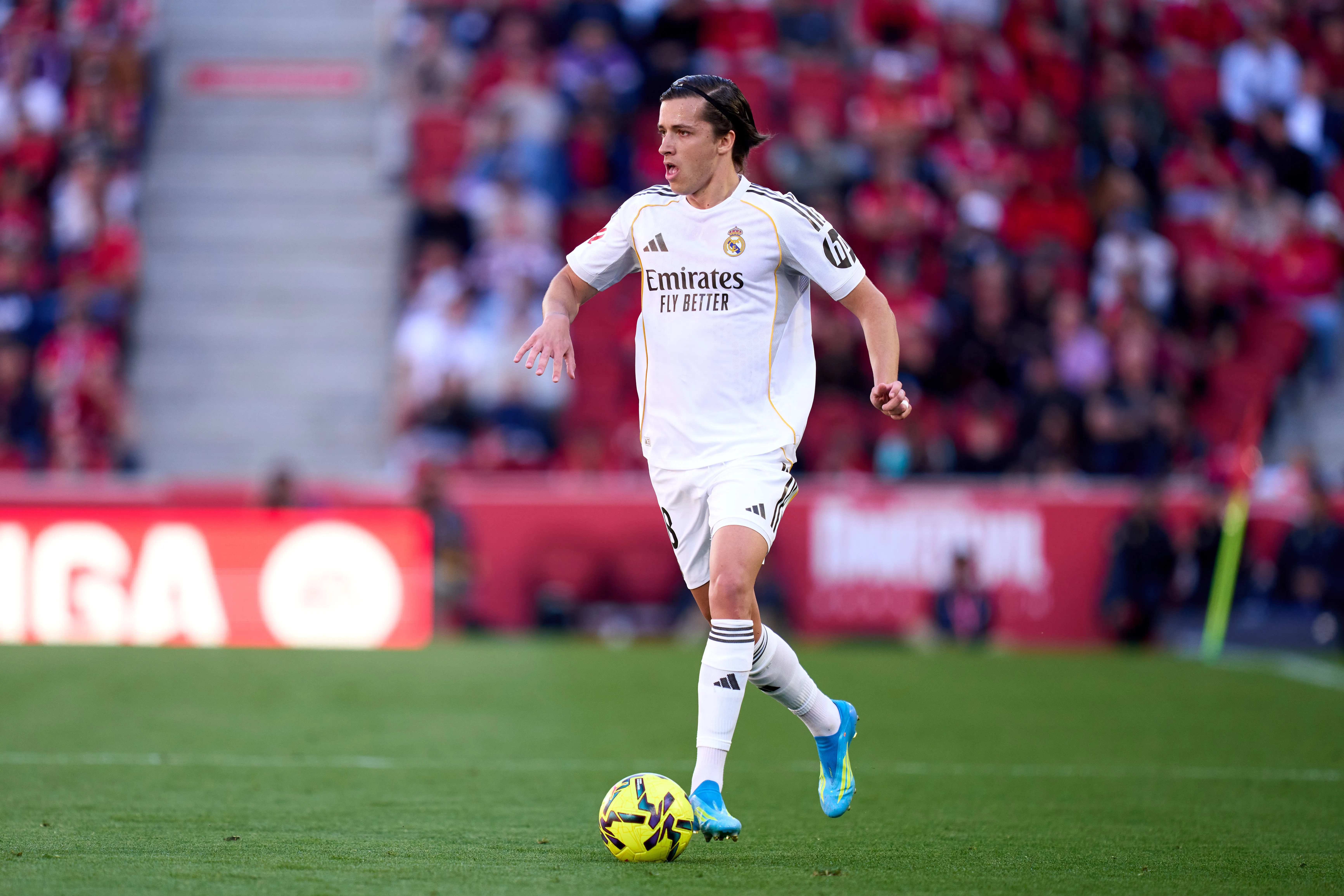 Álvaro Carreras em ação pelo Real Madrid. (Foto: Alex Caparros/Getty Images)