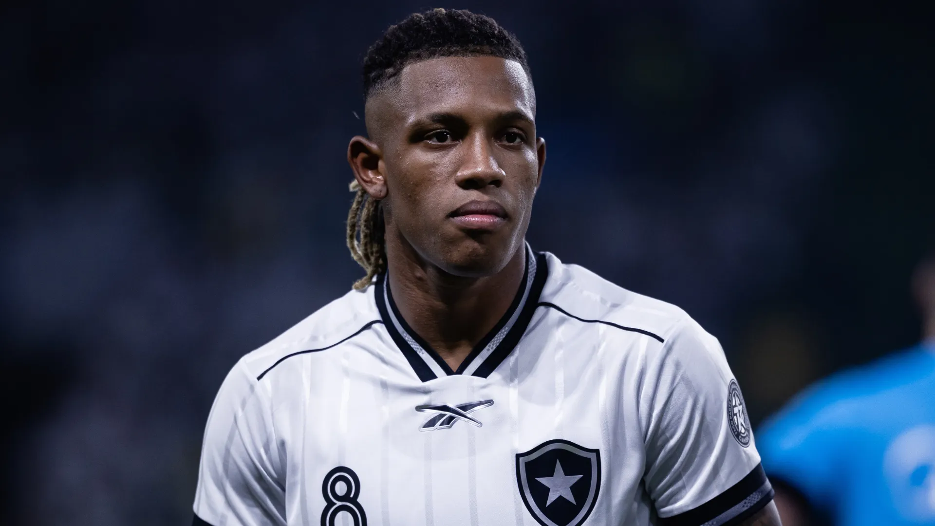 Danilo aparece focado durante uma partida pelo Botafogo
