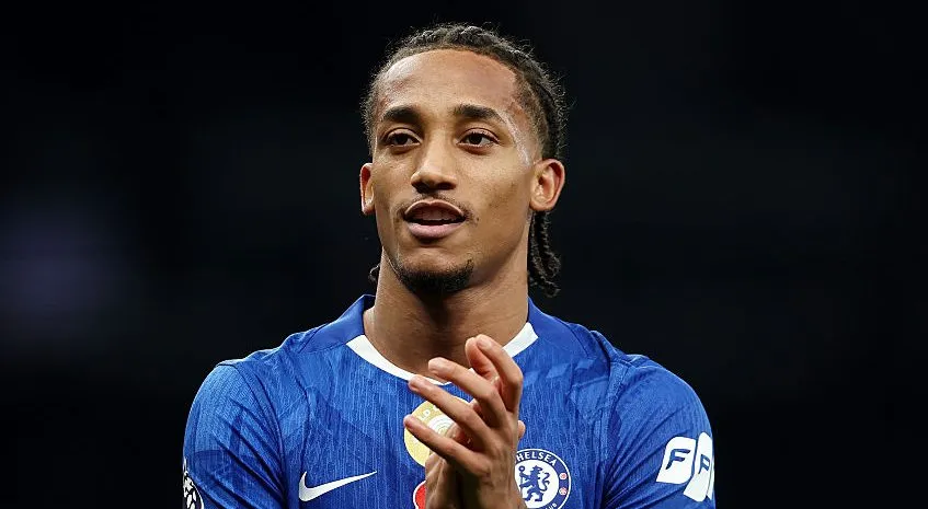 João Pedro em campo pelo Chelsea (Foto: Alex Pantling/Getty Images)